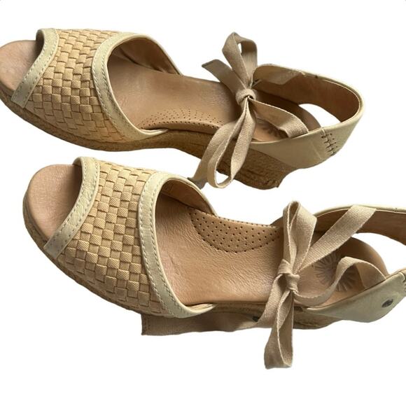 UGG Tan Delmar‎ Espadrille Wedge Size 8.5 - Picture 1 of 7